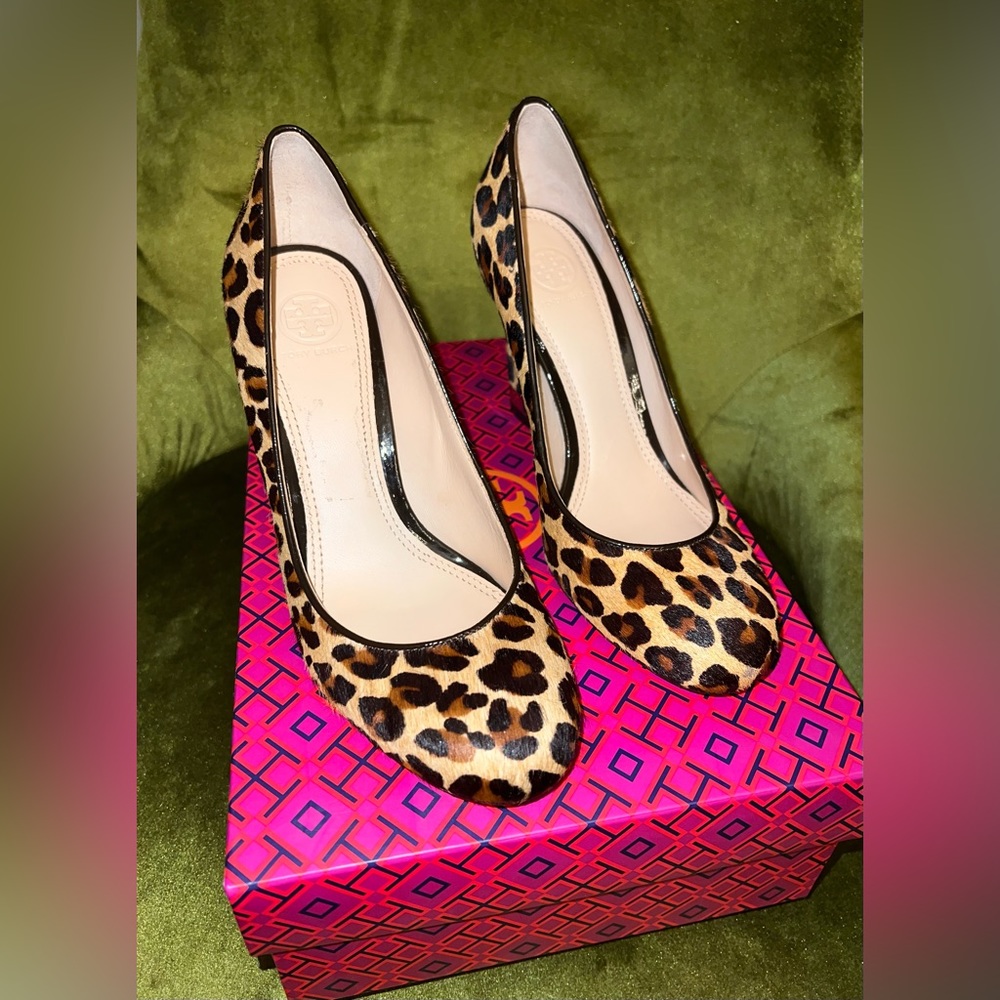 New! Tory Burch/Leopard Print Astoria Calf Hair / Leather Wedges 7.5